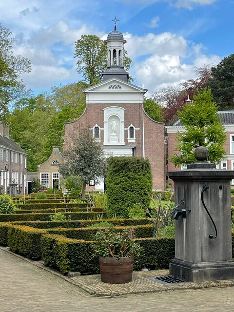 Begijnhof Breda, Provinz Nordbrabant, existiert seit dem 13. Jh unter eigener Verwaltung. Heute leben hier alleinstehende Frauen.